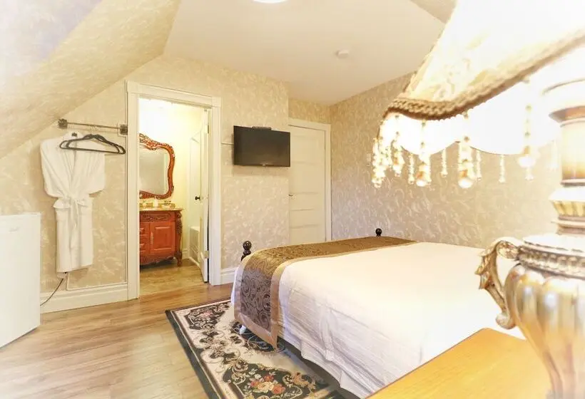 اتاق سوپریور با تخت دو نفره بزرگ, Prince Inn