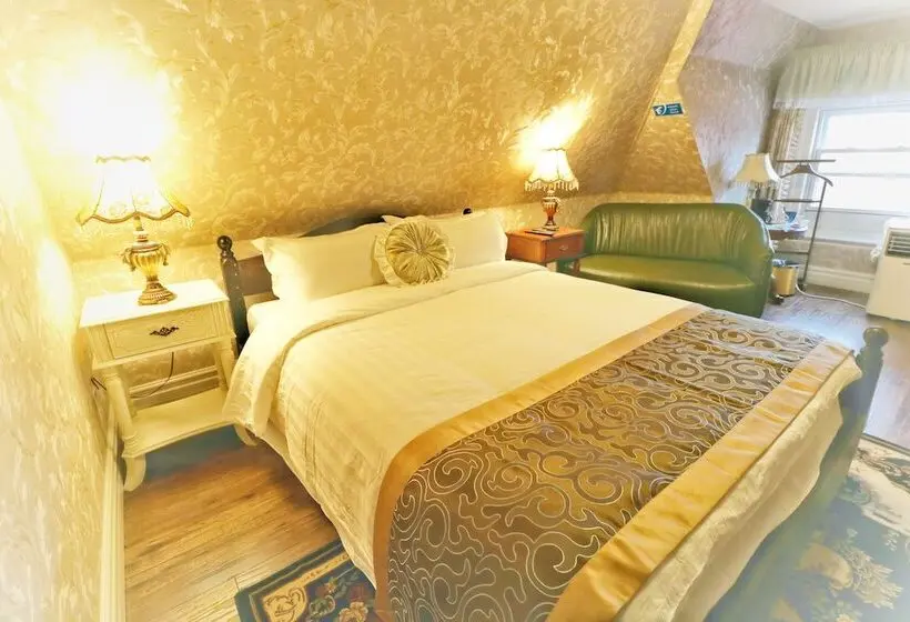 اتاق سوپریور با تخت دو نفره بزرگ, Prince Inn
