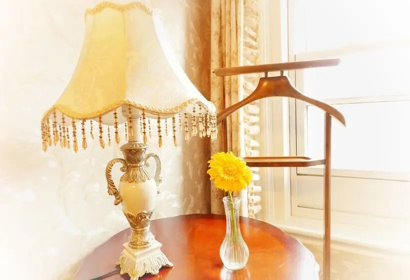 اتاق سوپریور با تخت دو نفره بزرگ, Prince Inn