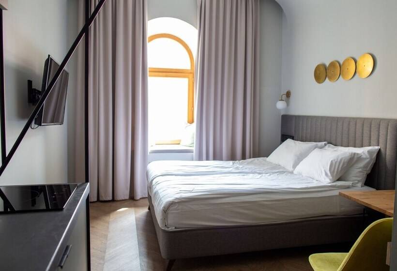 高级工作室, The Faces Moyka