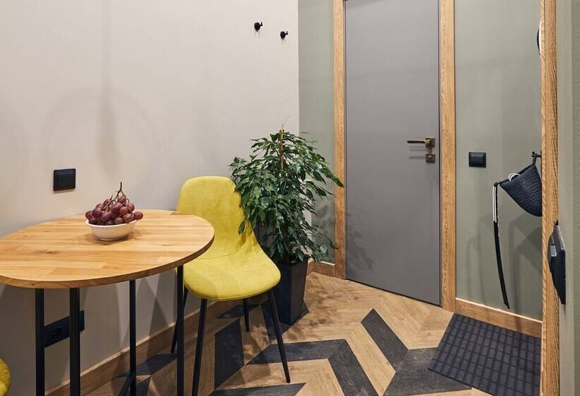 高级工作室, The Faces Moyka