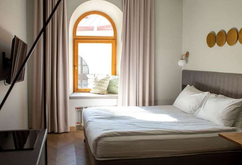 高级工作室, The Faces Moyka