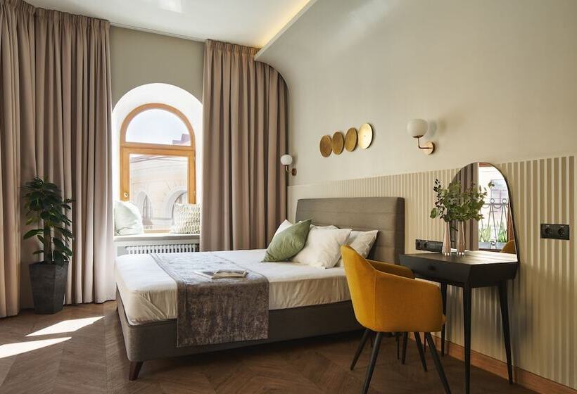 带阳台套房, The Faces Moyka