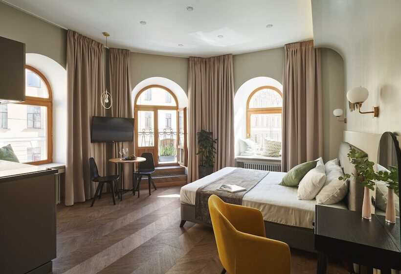 带阳台套房, The Faces Moyka