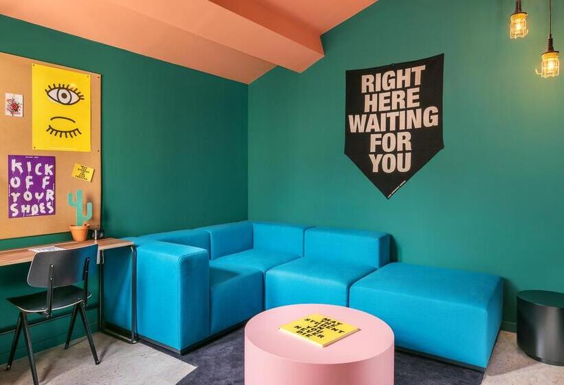 اتاق اجرایی با تخت بزرگ, The Social Hub Florence Lavagnini