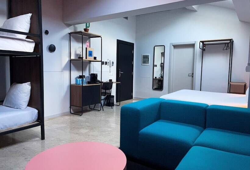 اتاق خانوادگی, The Social Hub Florence Lavagnini