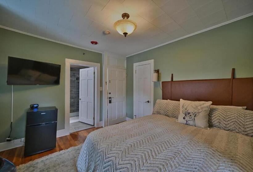 اتاق استاندارد یک نفره, Tom Quick Inn