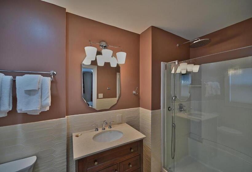 اتاق استاندارد یک نفره, Tom Quick Inn