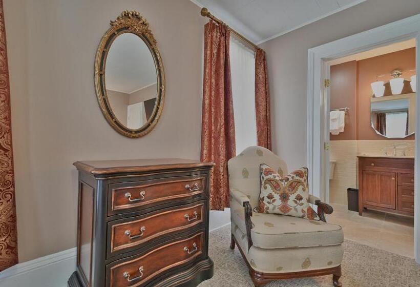 اتاق استاندارد یک نفره, Tom Quick Inn