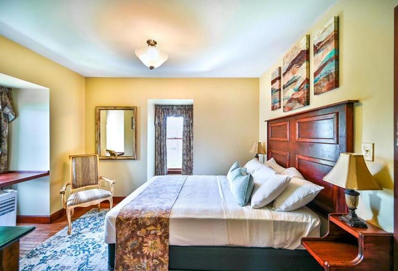 اتاق لوکس, Tom Quick Inn