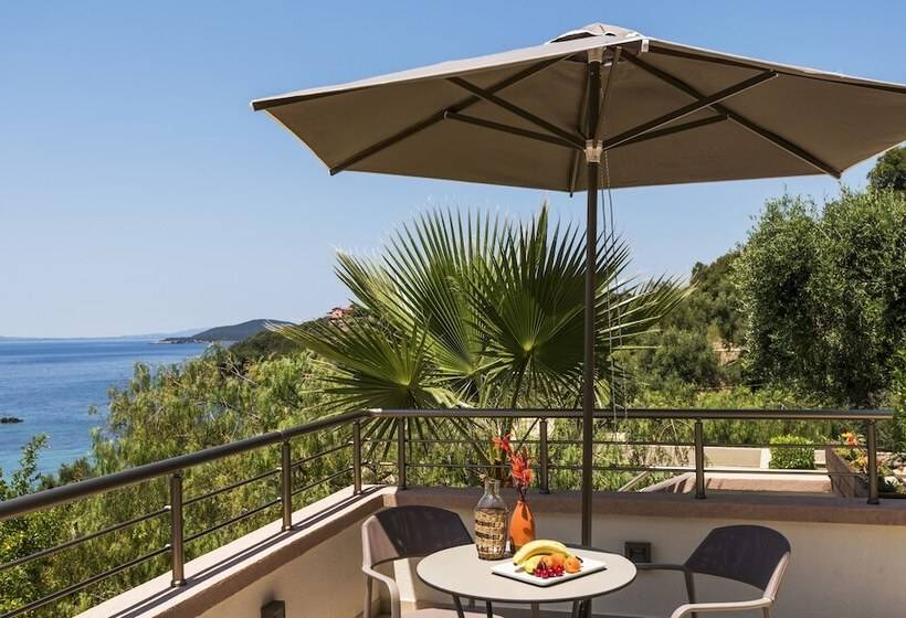 جناح جونيور ذو إطلالة جانبية على البحر, Prima Vista Beachfront Boutique