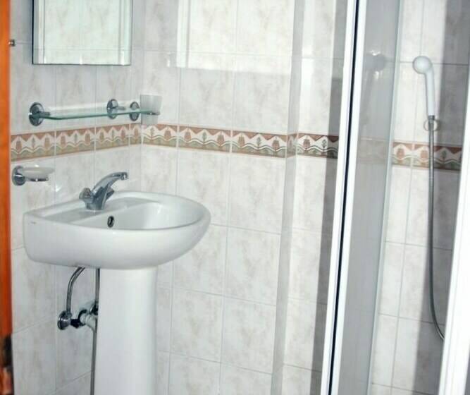 شقة غرفة واحدة, Agar Apart