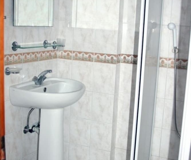 شقة غرفة واحدة, Agar Apart