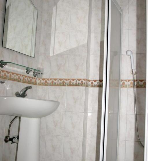 شقة غرفة واحدة, Agar Apart