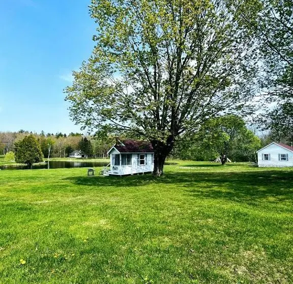 スタンダードスタジオ, Eden Village Motel And Cottages