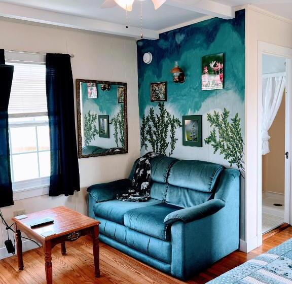 استودیوی استاندارد, Eden Village Motel And Cottages