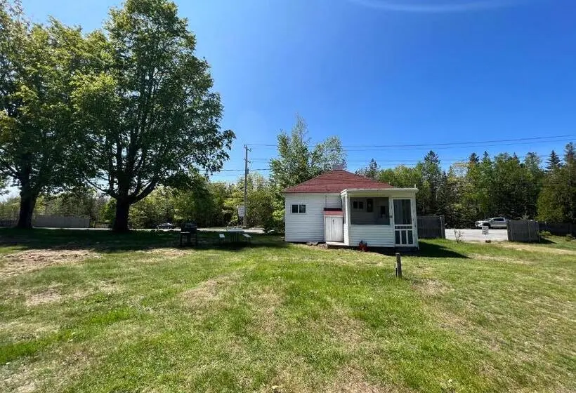 キャビン, Eden Village Motel And Cottages
