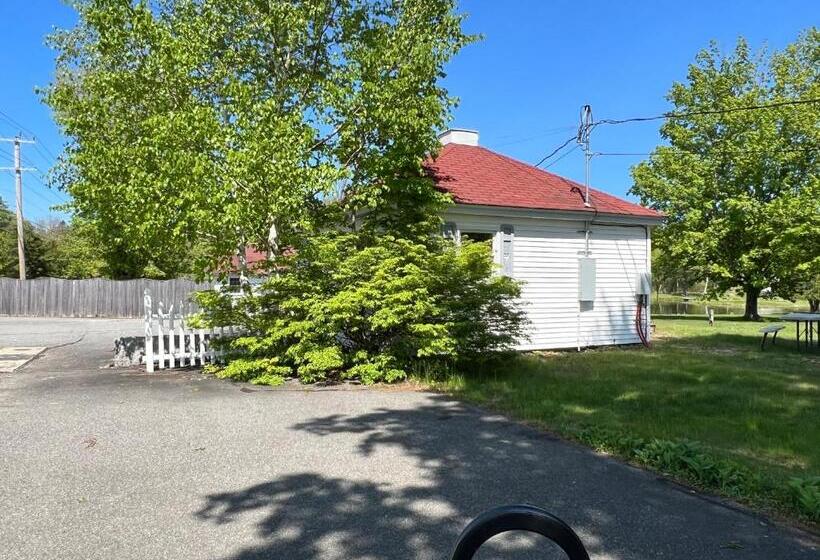 کابین, Eden Village Motel And Cottages