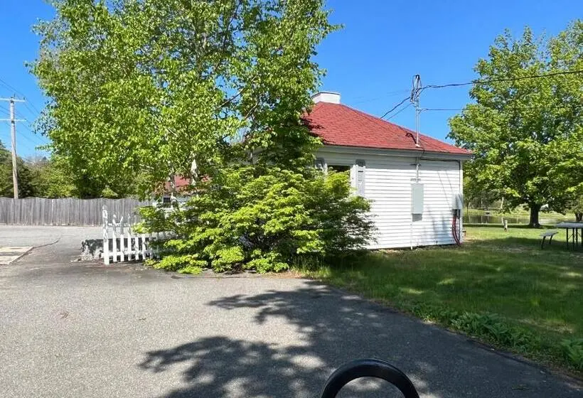 キャビン, Eden Village Motel And Cottages