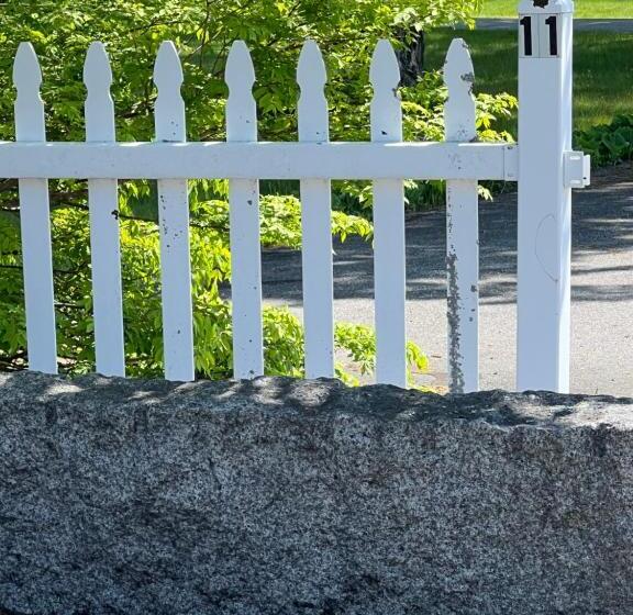 کابین, Eden Village Motel And Cottages