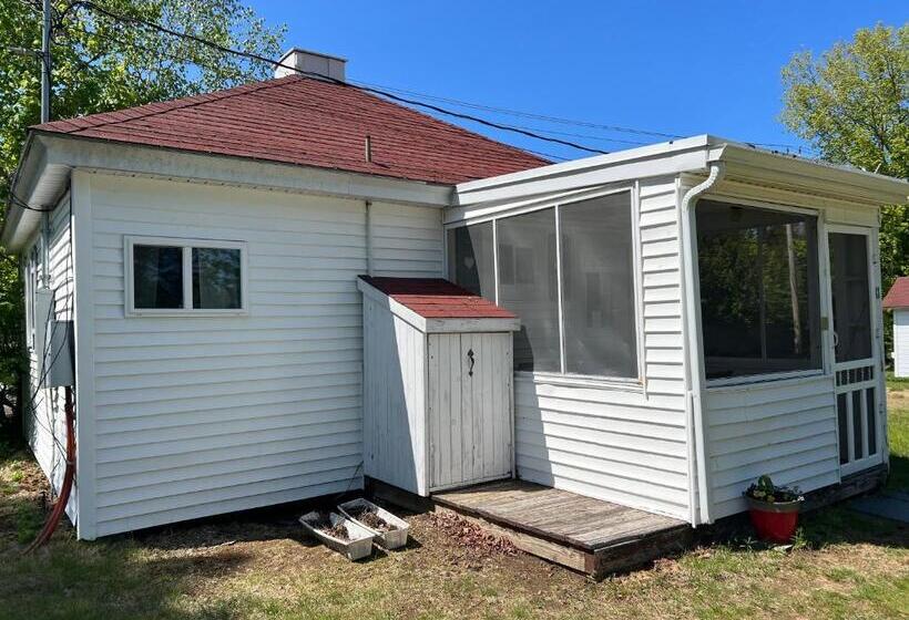 کابین, Eden Village Motel And Cottages