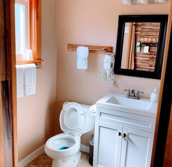 اتاق استاندارد با تخت بزرگ, Eden Village Motel And Cottages