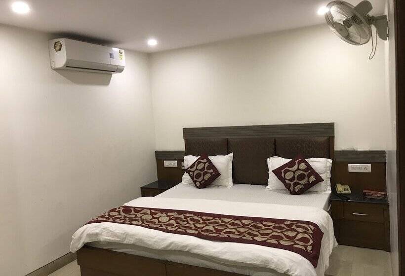 Номер Deluxe, Geeson International New Delhi Railway Station Paharganj