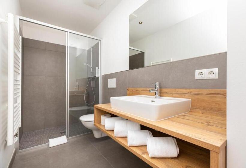 １ベッドルームペントハウスアパート, Ferienanlage Central