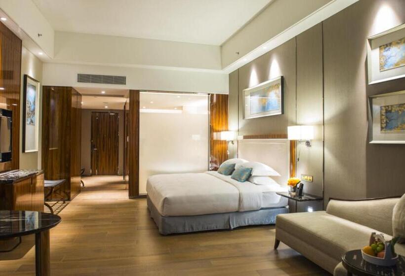 חדר סופריור עם מיטת קינג, Forest City Marina