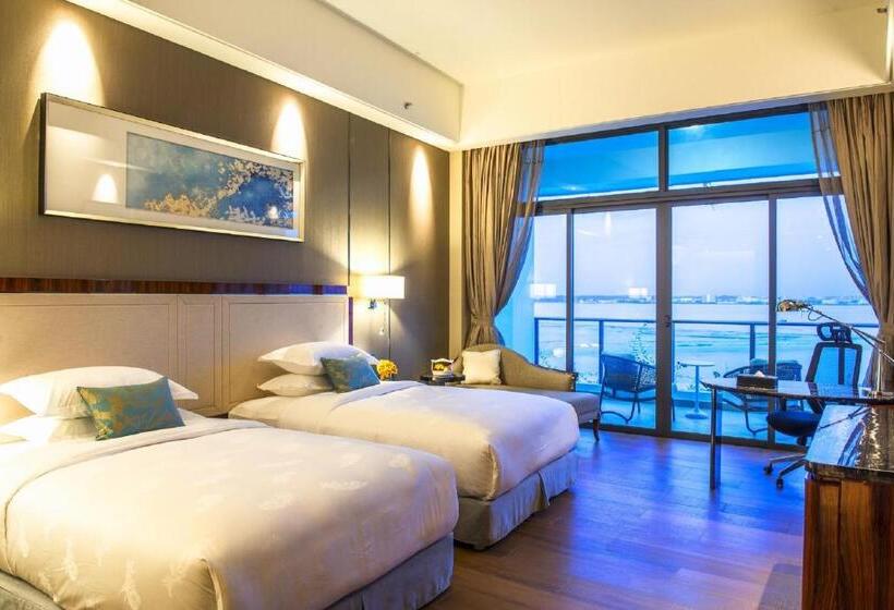 חדר סופריור, Forest City Marina