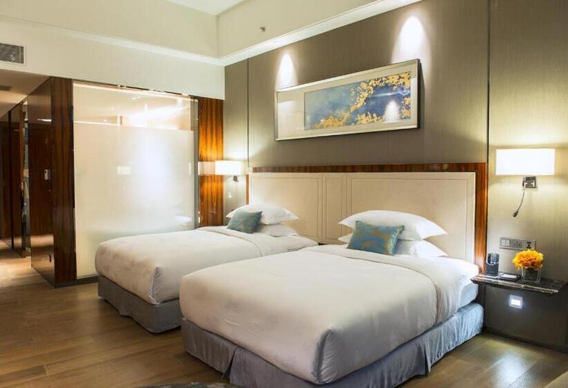 חדר סופריור, Forest City Marina