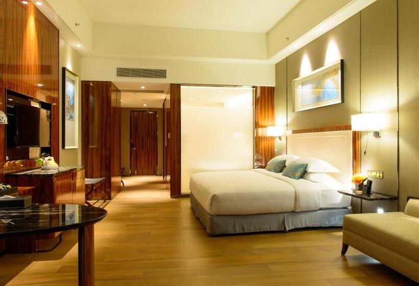 חדר דחוקס עם מיטת קינג, Forest City Marina