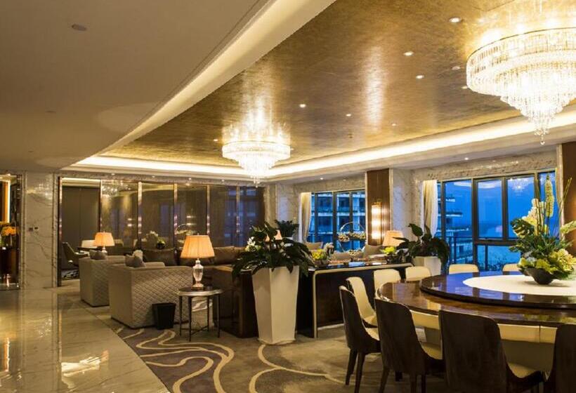 סוויטה נשיאותית, Forest City Marina