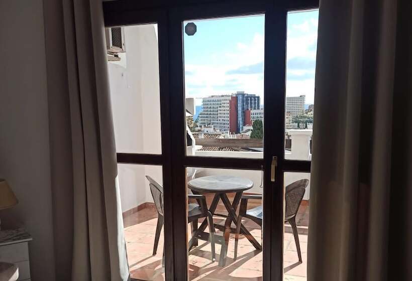 إستوديو قياسى, Pueblo Evita Hill