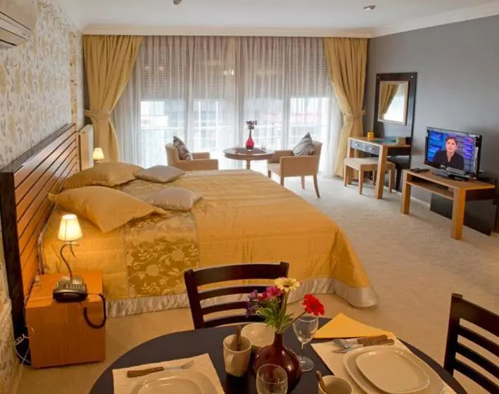デラックススタジオ, The Bosphorus House
