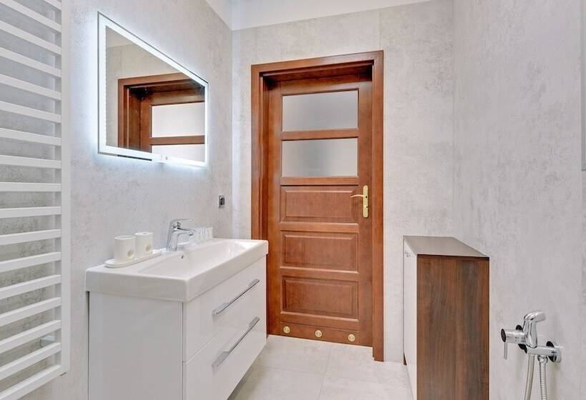 Апартаменты Комфорт 1 Спальня, Dom & House   Apartments Parkur
