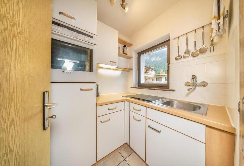 استودیوی استاندارد, Apartments & Garnì Pre Da Nai