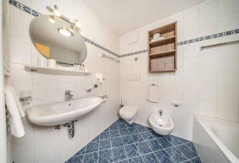 استودیوی استاندارد, Apartments & Garnì Pre Da Nai