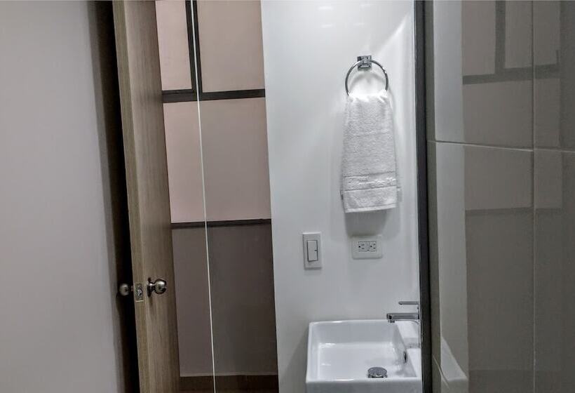 Номер Стандарт, Laureles Plaza