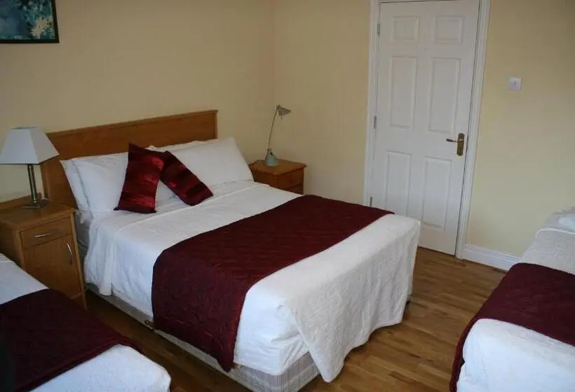 اتاق لوکس سه تخته, Carrowntober House B & B