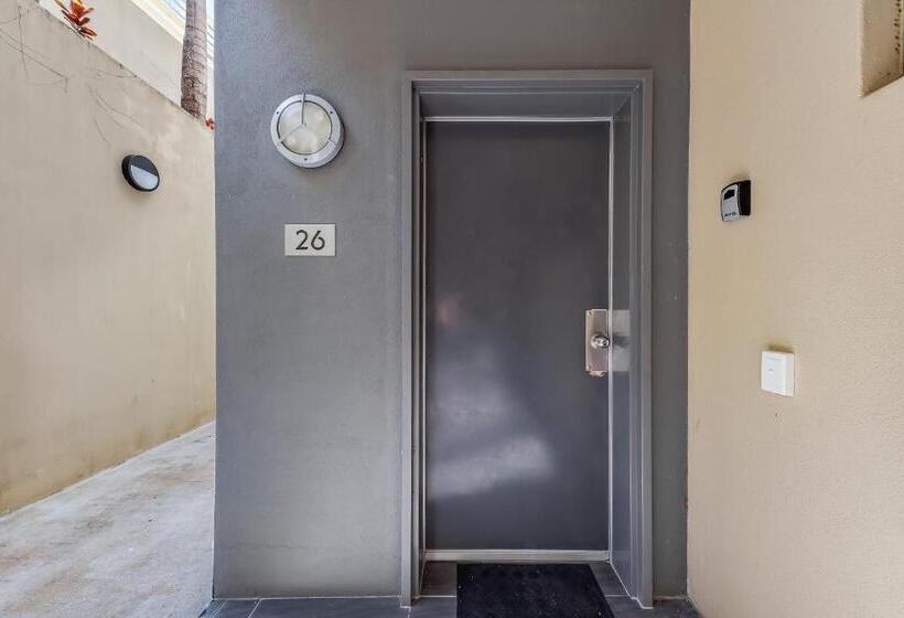 شقة غرفة واحدة, Airlie Summit Apartments