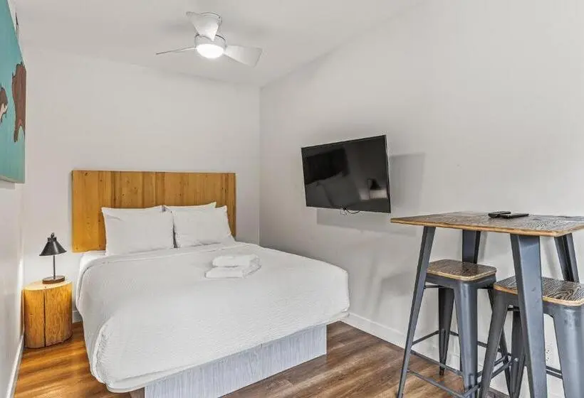 استودیوی استاندارد, Basecamp Resorts Canmore