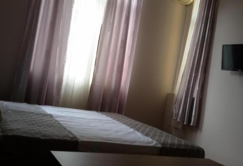 스탠다드 트리픔 룸 공동욕실, Guest Rooms Filipopol