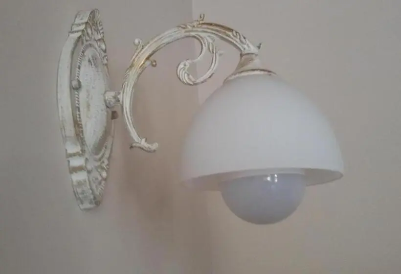 اتاق استاندارد سه تخته با سرویس بهداشتی مشترک, Guest Rooms Filipopol