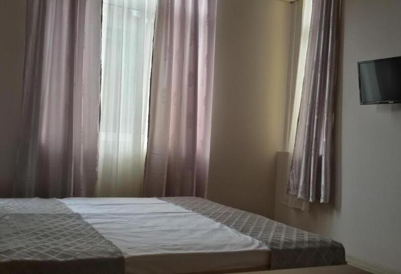 스탠다드 트리픔 룸 공동욕실, Guest Rooms Filipopol