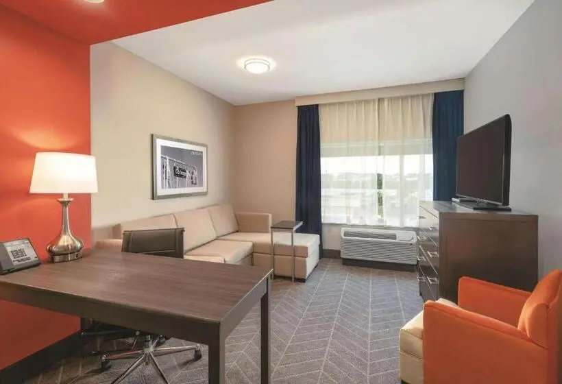 キングサイズベッドのデラックスルーム, La Quinta By Wyndham Opelika Auburn