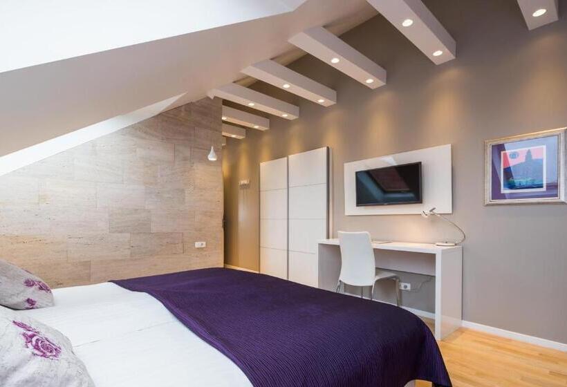 Quarto Deluxe com Sacada, Laura Lux Suites