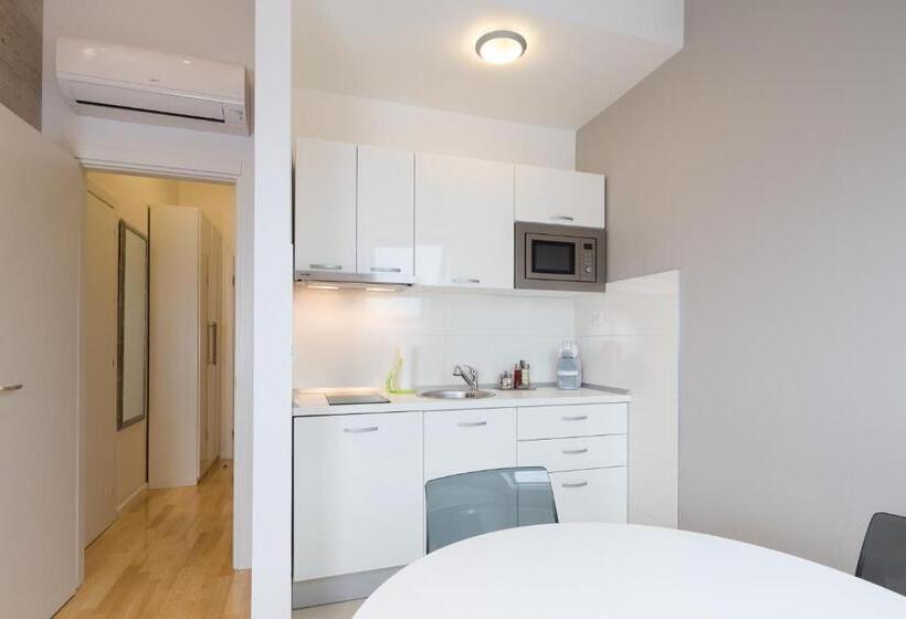 Quarto Quádruplo Deluxe, Laura Lux Suites