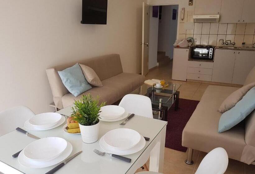 דירה בת חדר שינה 1 עם מרפסת, Marianna Annex