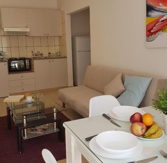 דירה בת חדר שינה 1 עם מרפסת, Marianna Annex